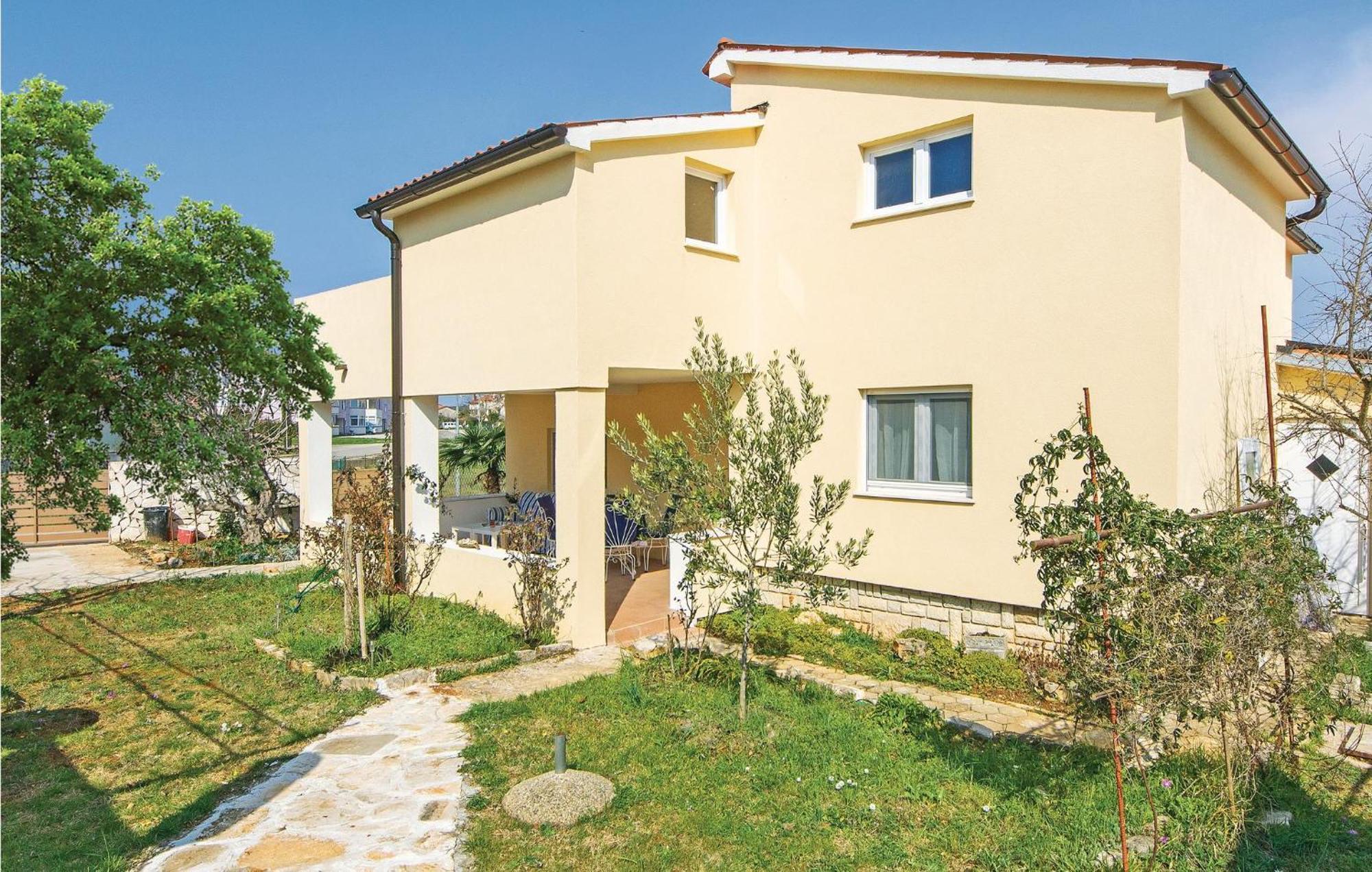 Awesome Apartment In Fazana With Wifi Extérieur photo